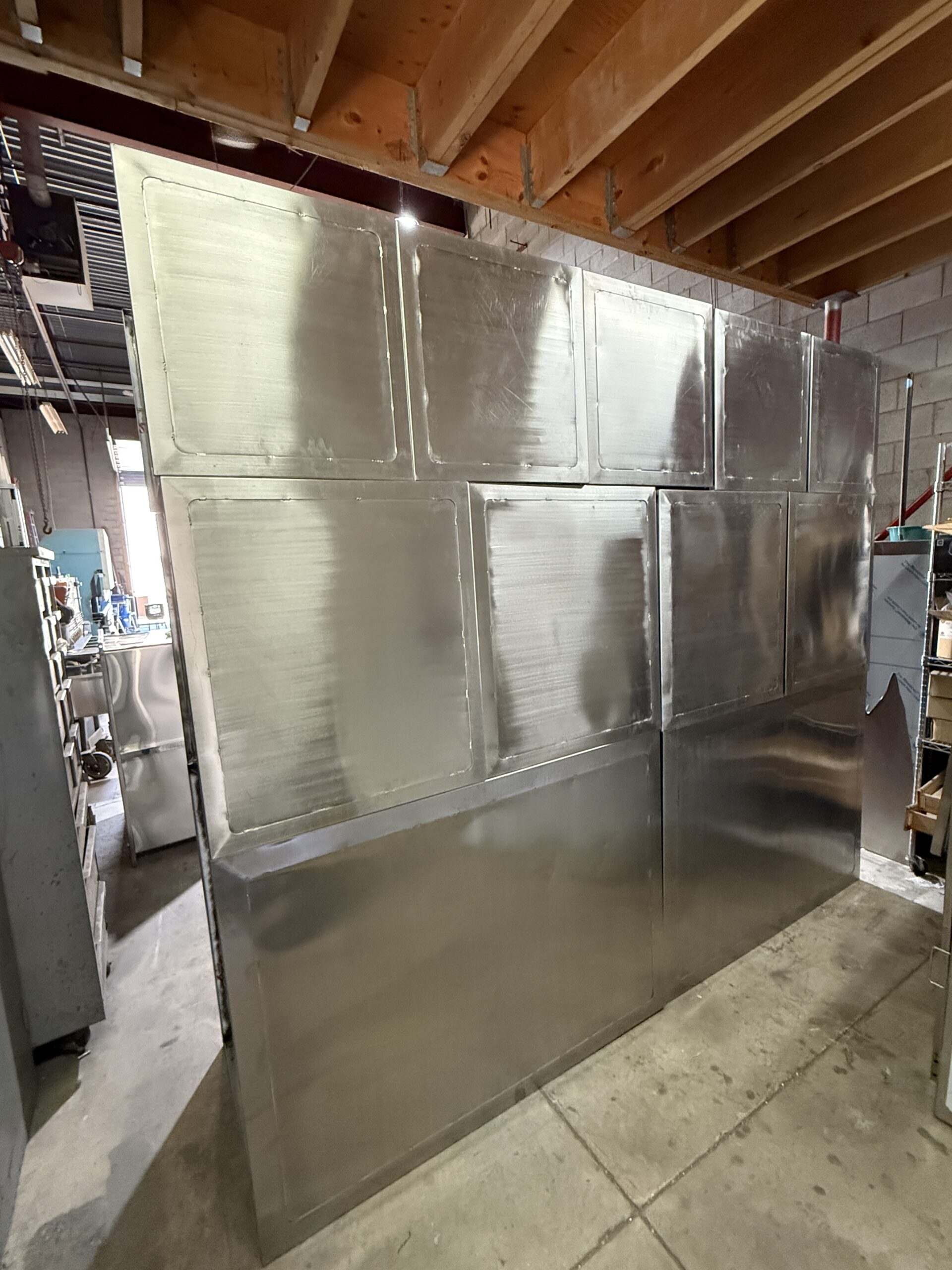 STAINLESS STEEL CAGE BANKS. DOG KENNEL