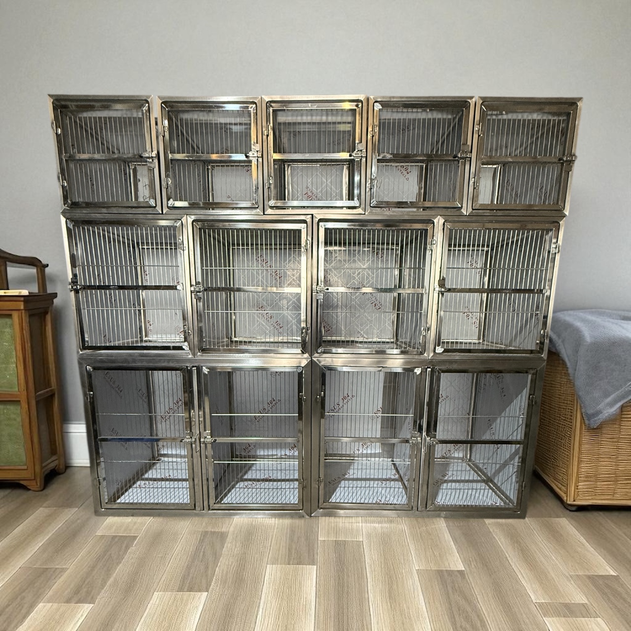 STAINLESS STEEL CAGE BANKS. DOG KENNEL
