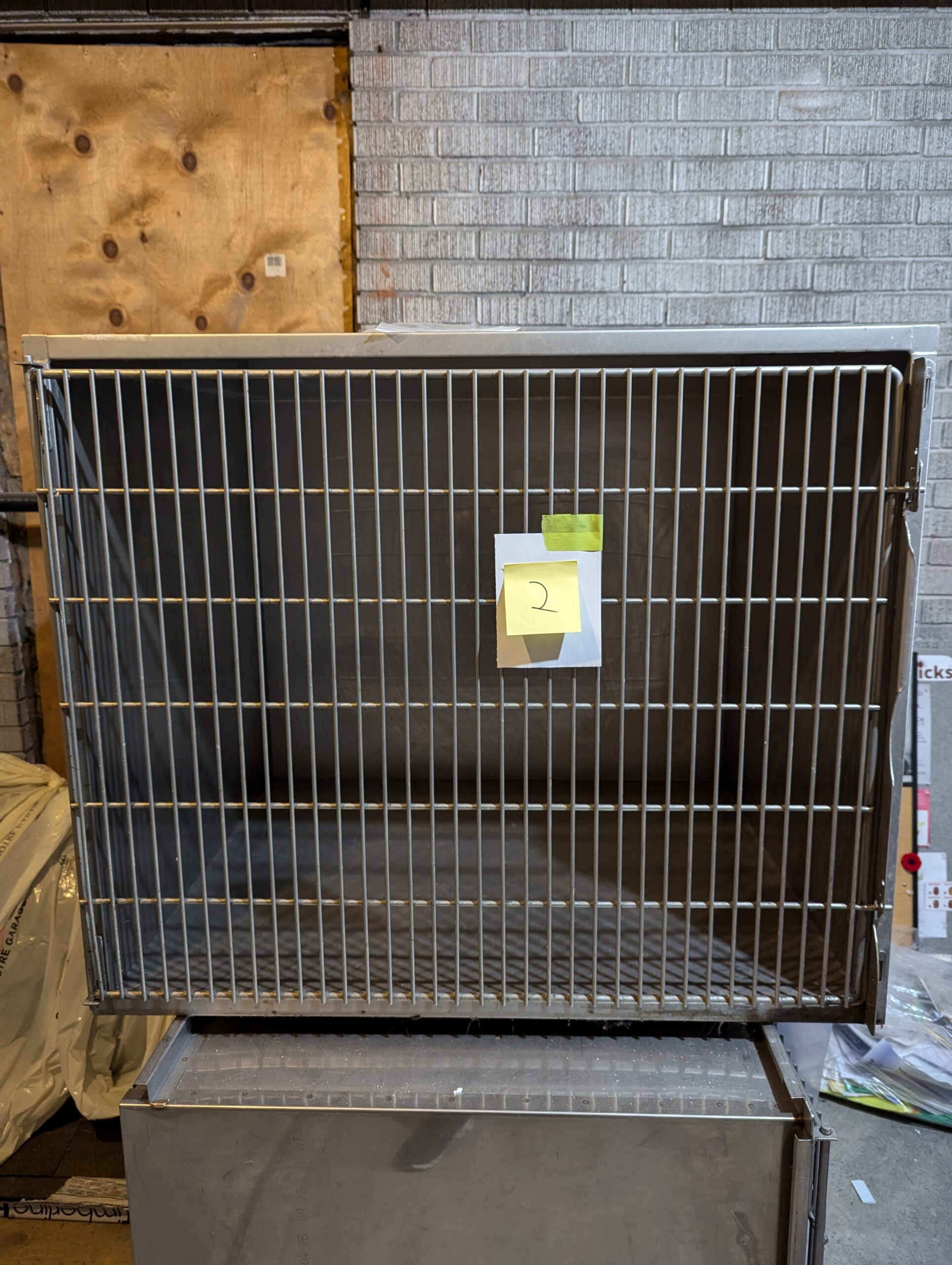 Stainless steel kennels (various sizes) + cat condo