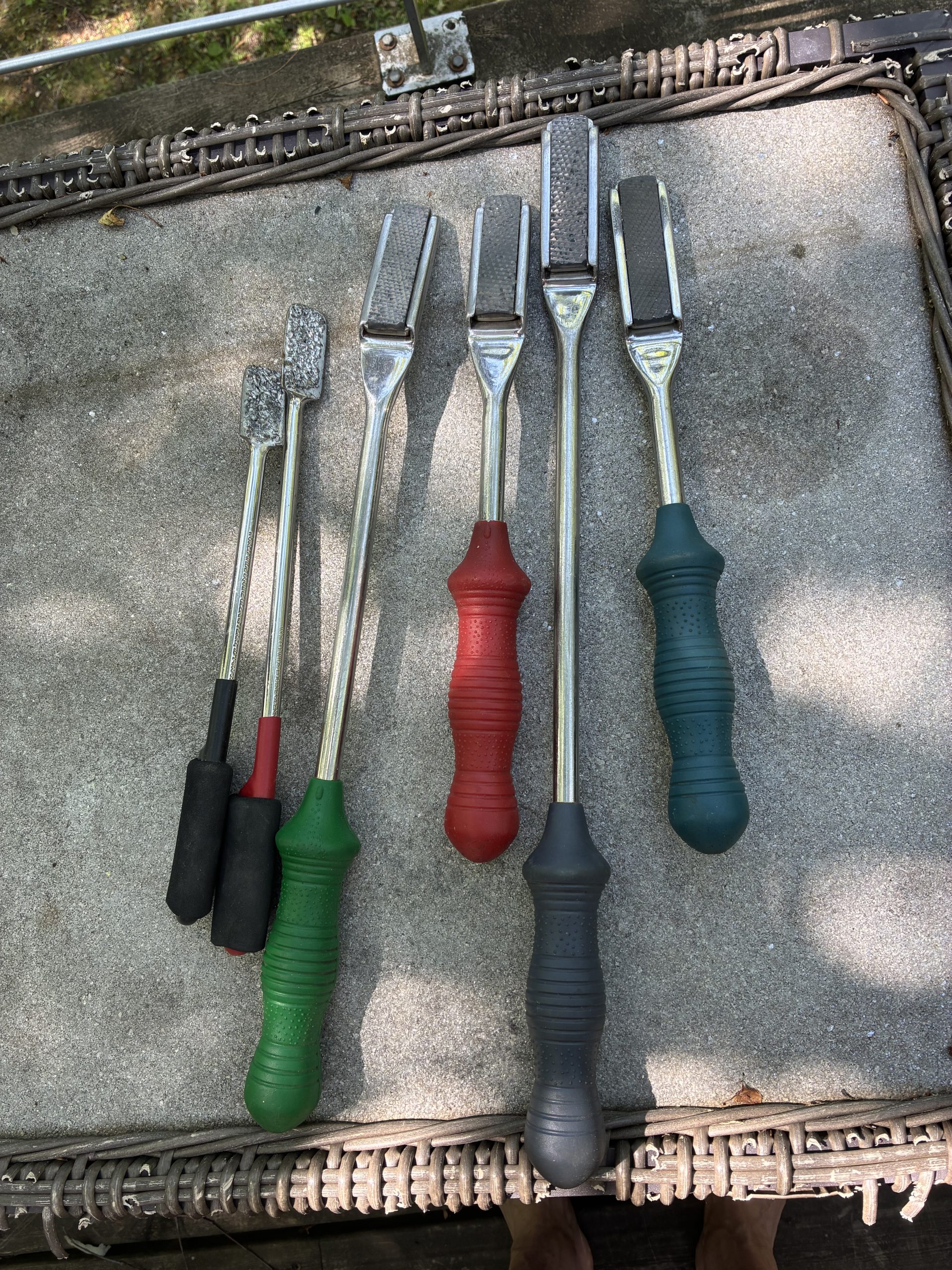 6 Equine dental floats- 4 horses /2 ponies. Along with 4 carbide chip replacement blades